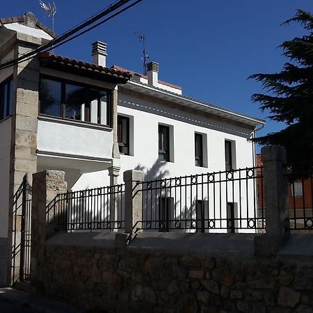 Casa Del Cura Hotel Las Navas Del Marques Exterior photo